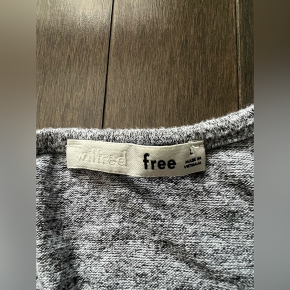 Wilfred Aritzia grey crop/tie-top size large - Picture 2 of 3